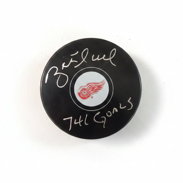 Brett Hull Hand-Signed Detroit Red Wings Puck, With "741 Goals" Inscription And Beckett COA