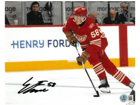 Emmitt Finnie Hand-Signed Detroit Red Wings 8X10 Photo, With Beckett COA